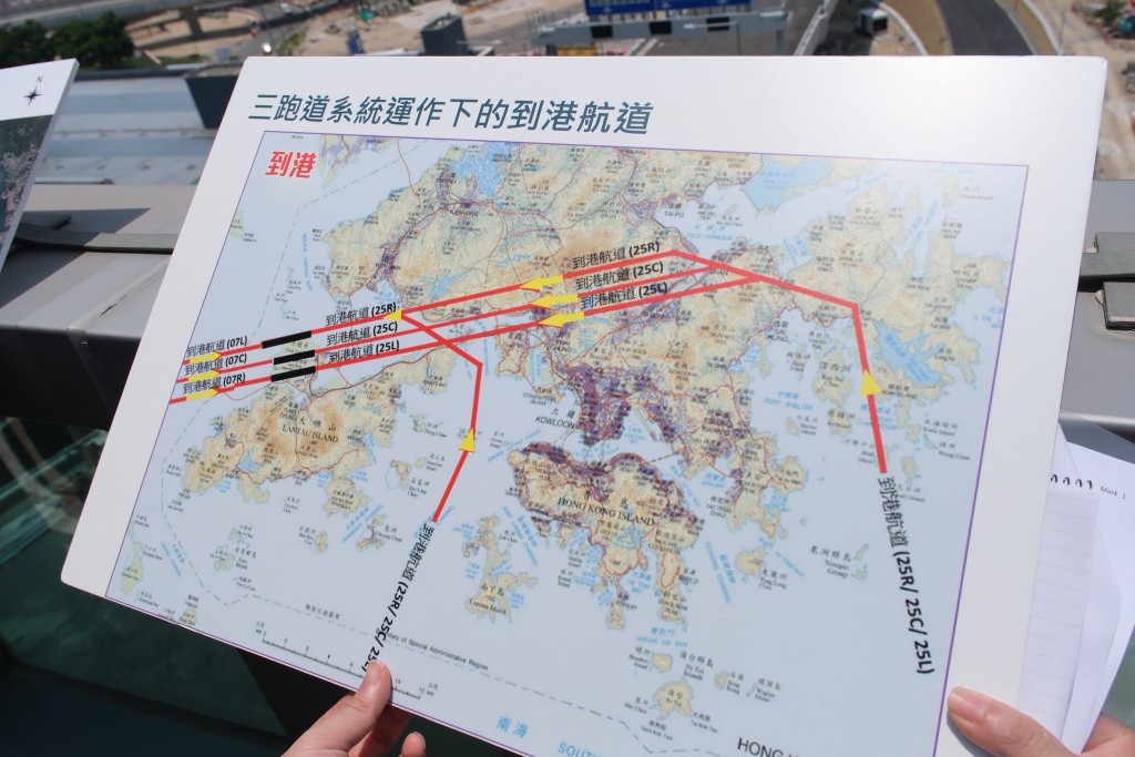 他指,相關建議與機管局原已計劃試行的措施方向一致,雙方一致認為可行性高。 他指,相關建議與機管局原已計劃試行的措施方向一致,雙方一致認為可行性高。