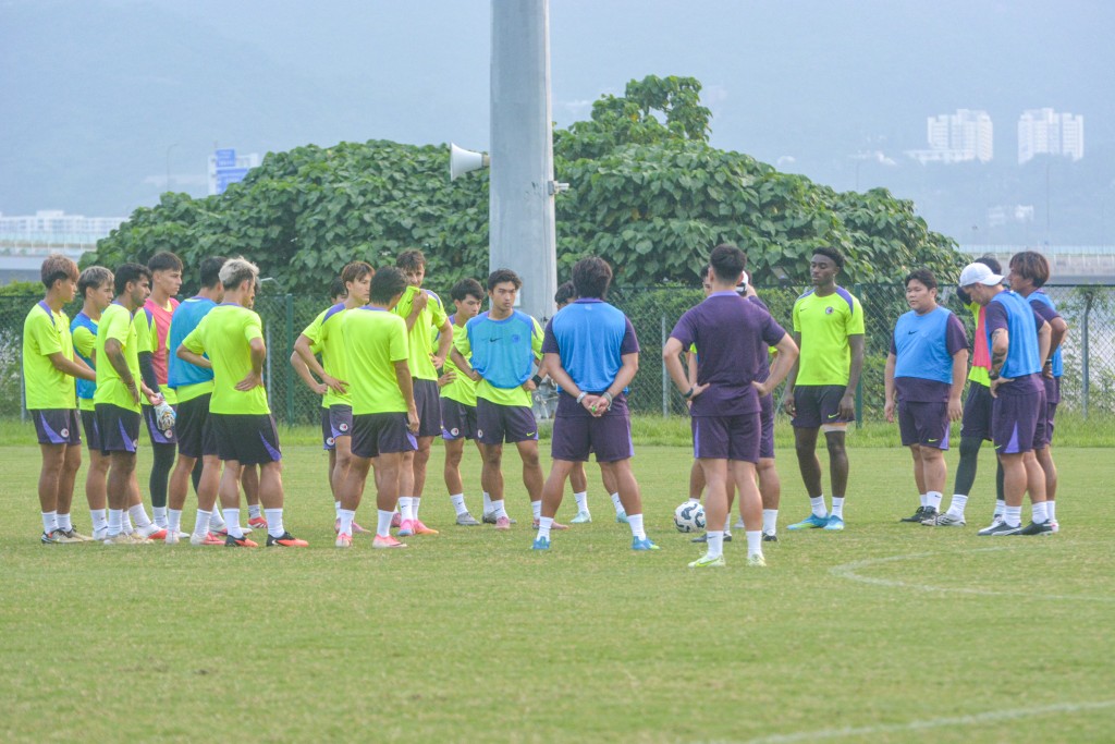 港隊U23男足周一在賽馬會香港足球總會足球訓練中心進行操練。攝影：魏國謙