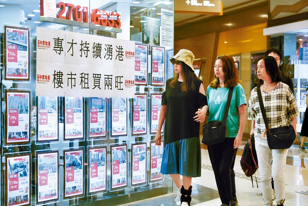 政府積極推動專才計劃，為本港樓市製造新需求。