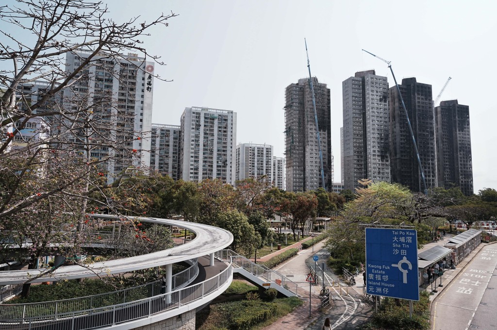 鄧家彪料希望一併收購住户實際上更多。資料圖片 鄧家彪料希望一併收購住户實際上更多。資料圖片