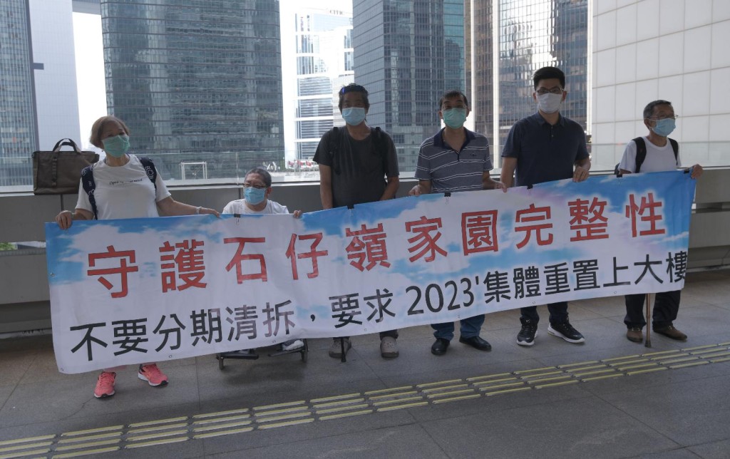 已入住石仔嶺兩年的院友丘龍生今到高等法院提出司法覆核。
