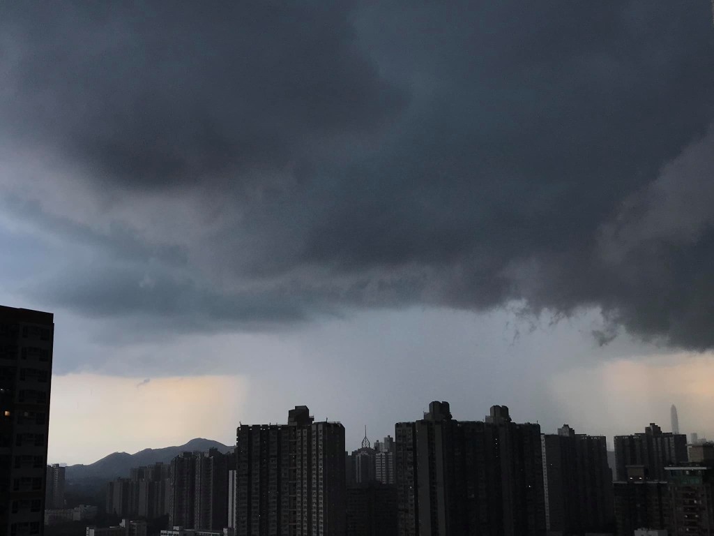 整個北區受黑雲籠罩。網民Kin Ming Lau圖片