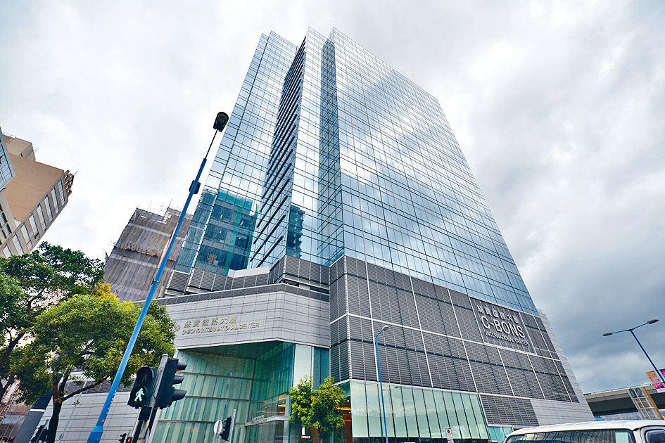 觀塘絲寶國際大廈中層全層以1.76億成交。