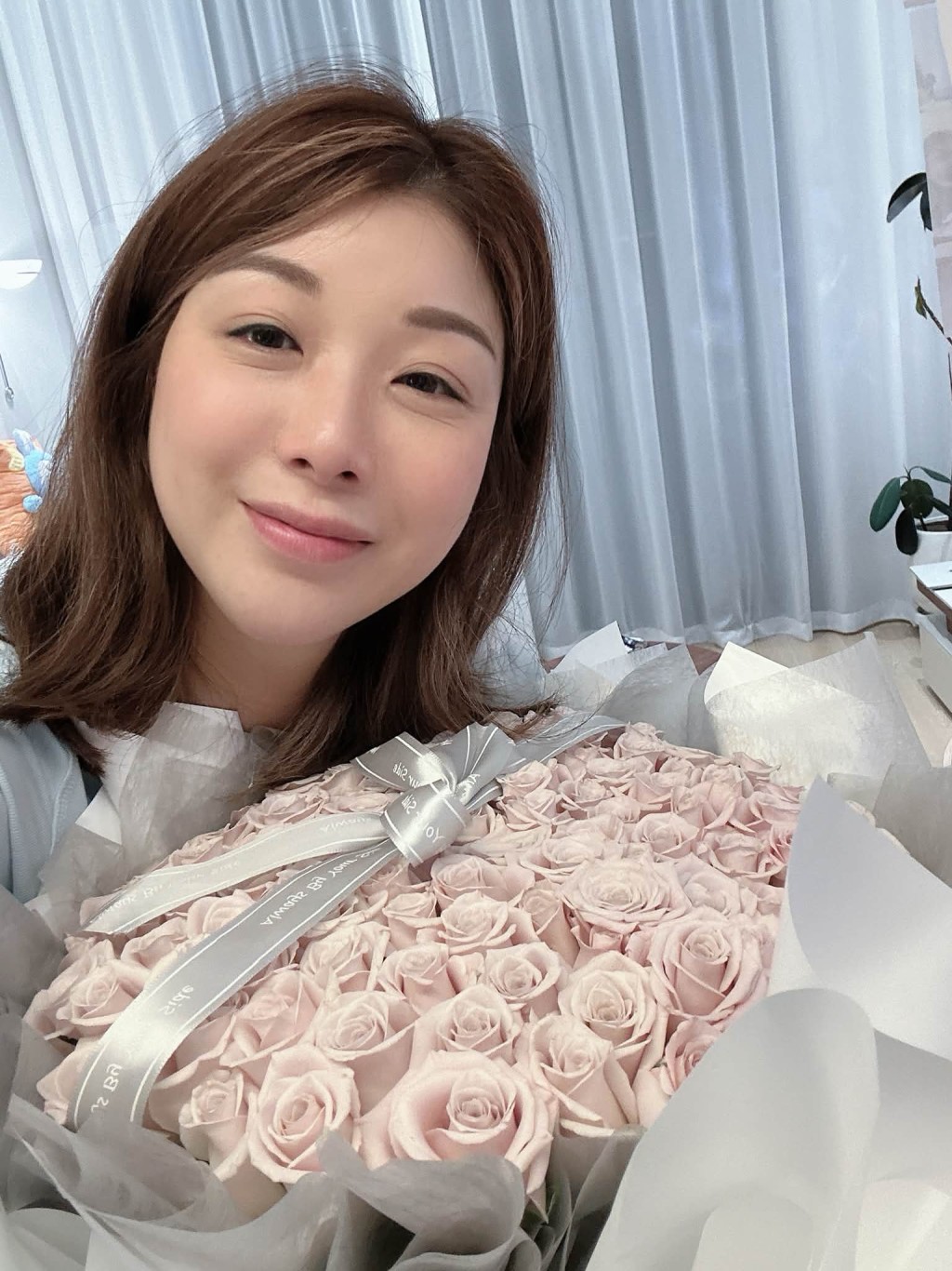 胡家惠收到多束鮮花。 胡家惠收到多束鮮花。