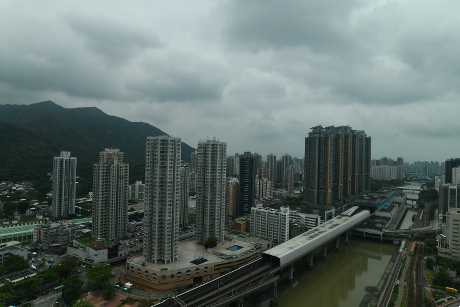 景觀方面，享開揚市景及屯門河道一帶景致。