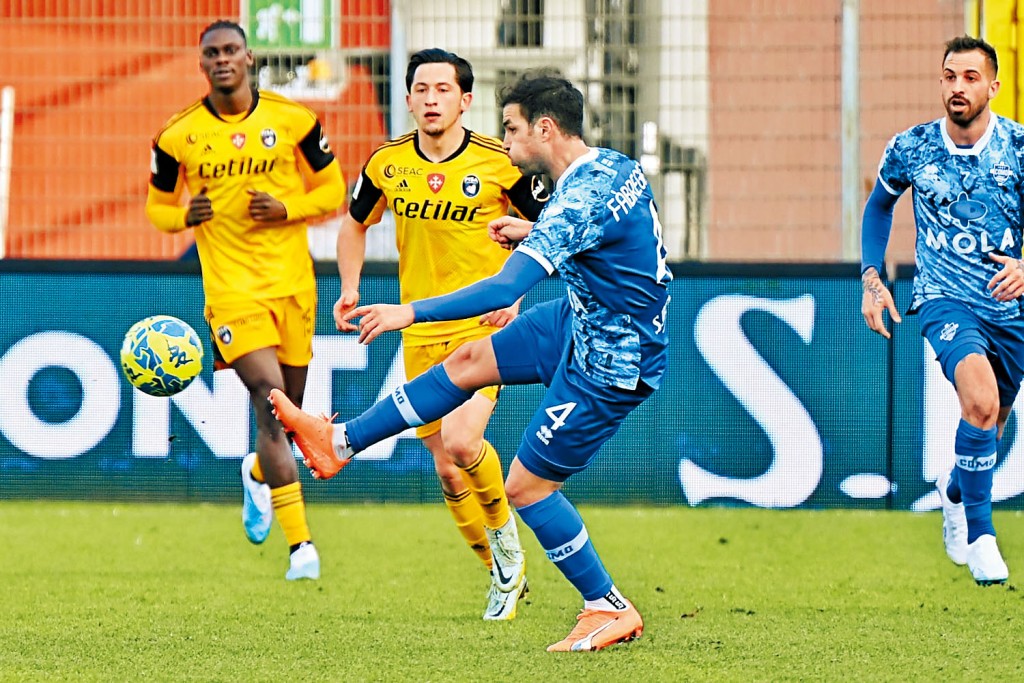 法比加斯（4号）在科木挂靴，将转任科木B队教练，展开人生新的一页。