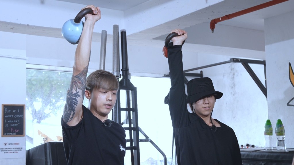 Anson Kong在今晚播出的《調教》會與姜濤一同做Gym。
