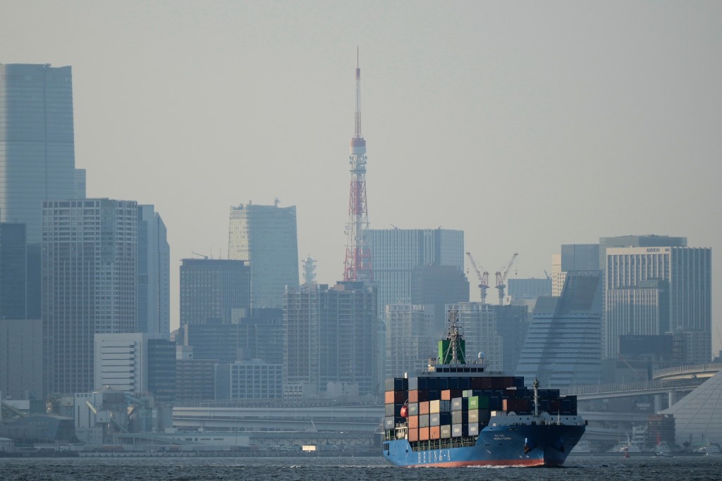 日本出入國在留管理廳數據顯示,經營管理簽證申請人由2015年的約1.8萬人,增加至2024年底的逾4.1萬人。美聯社 日本出入國在留管理廳數據顯示,經營管理簽證申請人由2015年的約1.8萬人,增加至2024年底的逾4.1萬人。美聯社