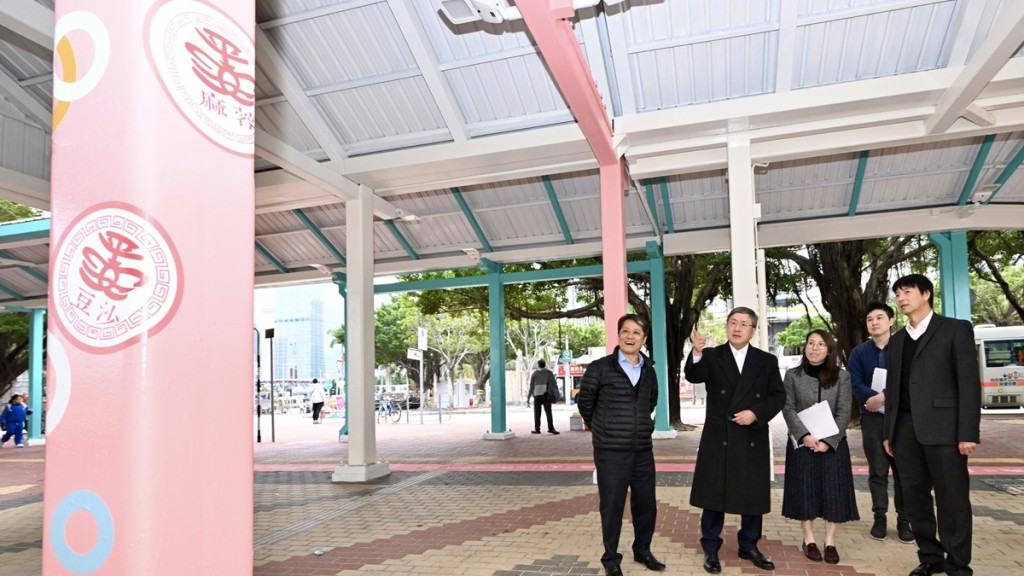 卓永興早前到中環港外線碼頭視察街道美化工程。卓永興facebook圖片