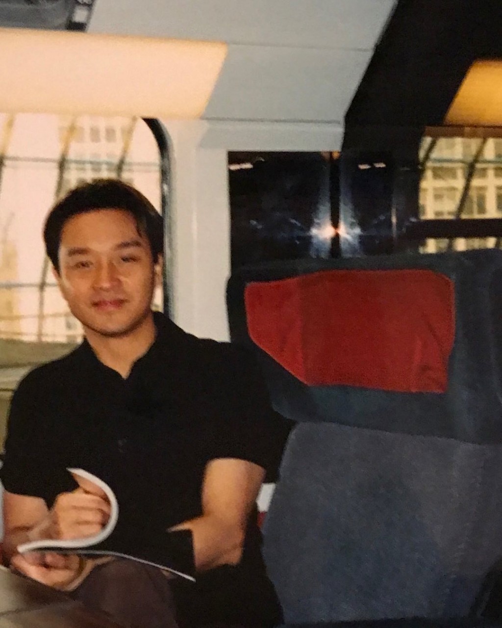 唐唐曾分享張國榮昔日舊照。