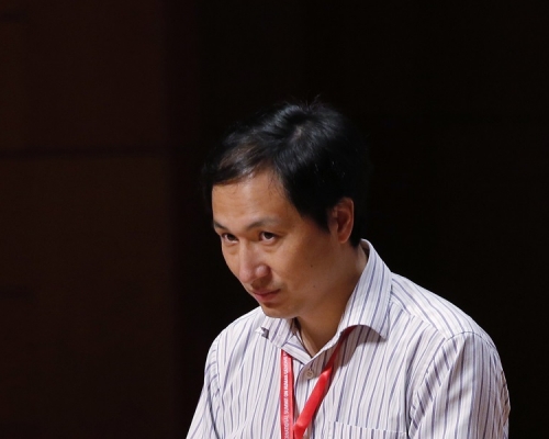 峰會組委會發表聲明,批評賀建奎的研究存在缺陷,不應進行。美聯社