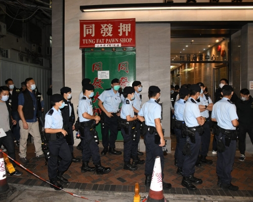 逾百警油尖區查夜場。