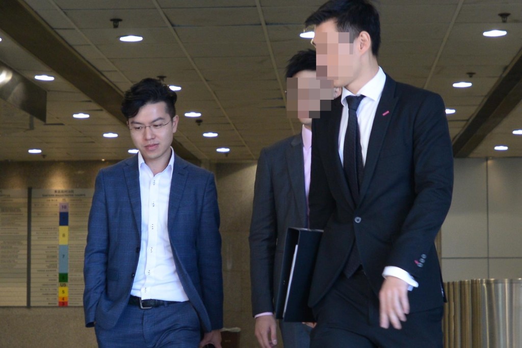 被告楊耀鴻（最左）。