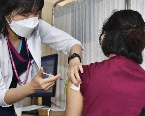 南韓當局指，當地上周有近27萬人接種新冠疫苗，逾4,700人出現疑似異常反應。AP資料圖片