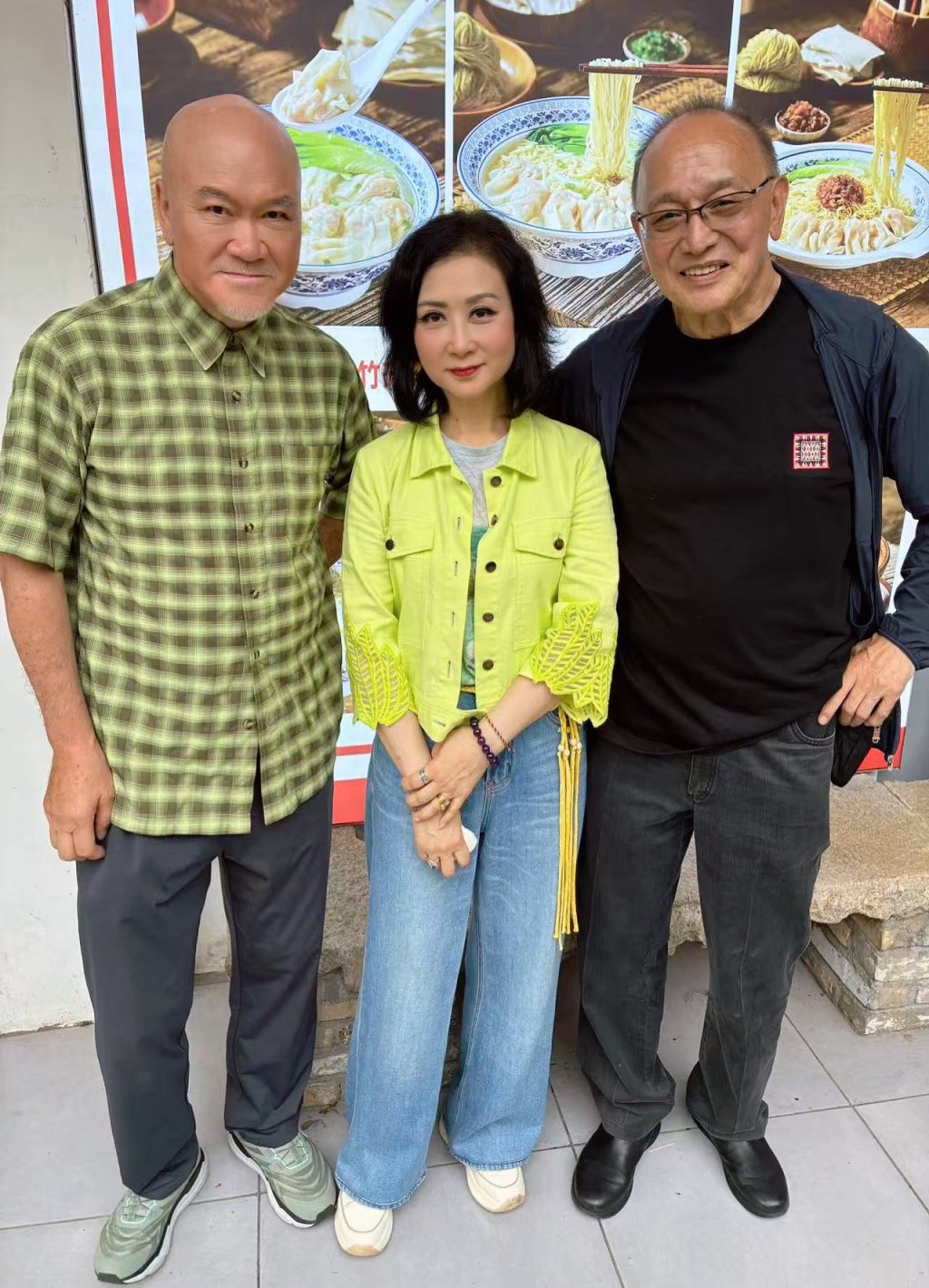 當日同行還有曹查理和鄭恕峰(左)等人。 當日同行還有曹查理和鄭恕峰(左)等人。