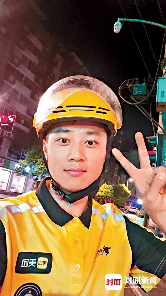 孫先生利用業餘時間送外賣。