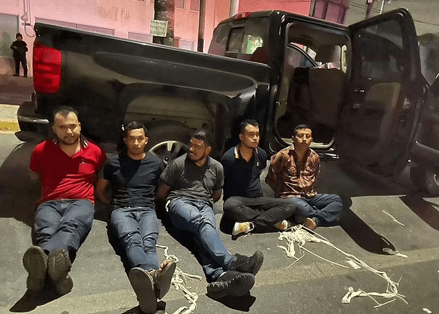 网传墨西哥毒枭组织「海湾集团」交出的5名涉案手下。