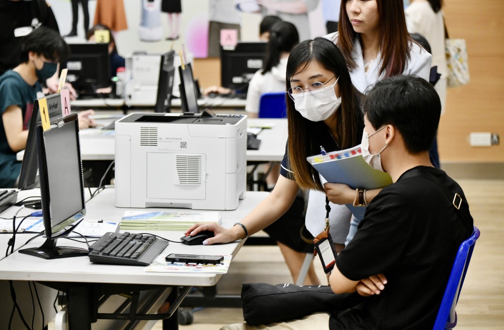 职训局每月均会按照有关机制对培训计划下不同培训机构所举办的课程进行独立的突击课堂巡查。