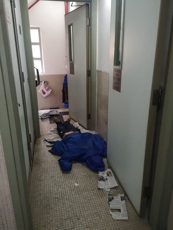 警員到場證實男子已死亡。梁國峰攝