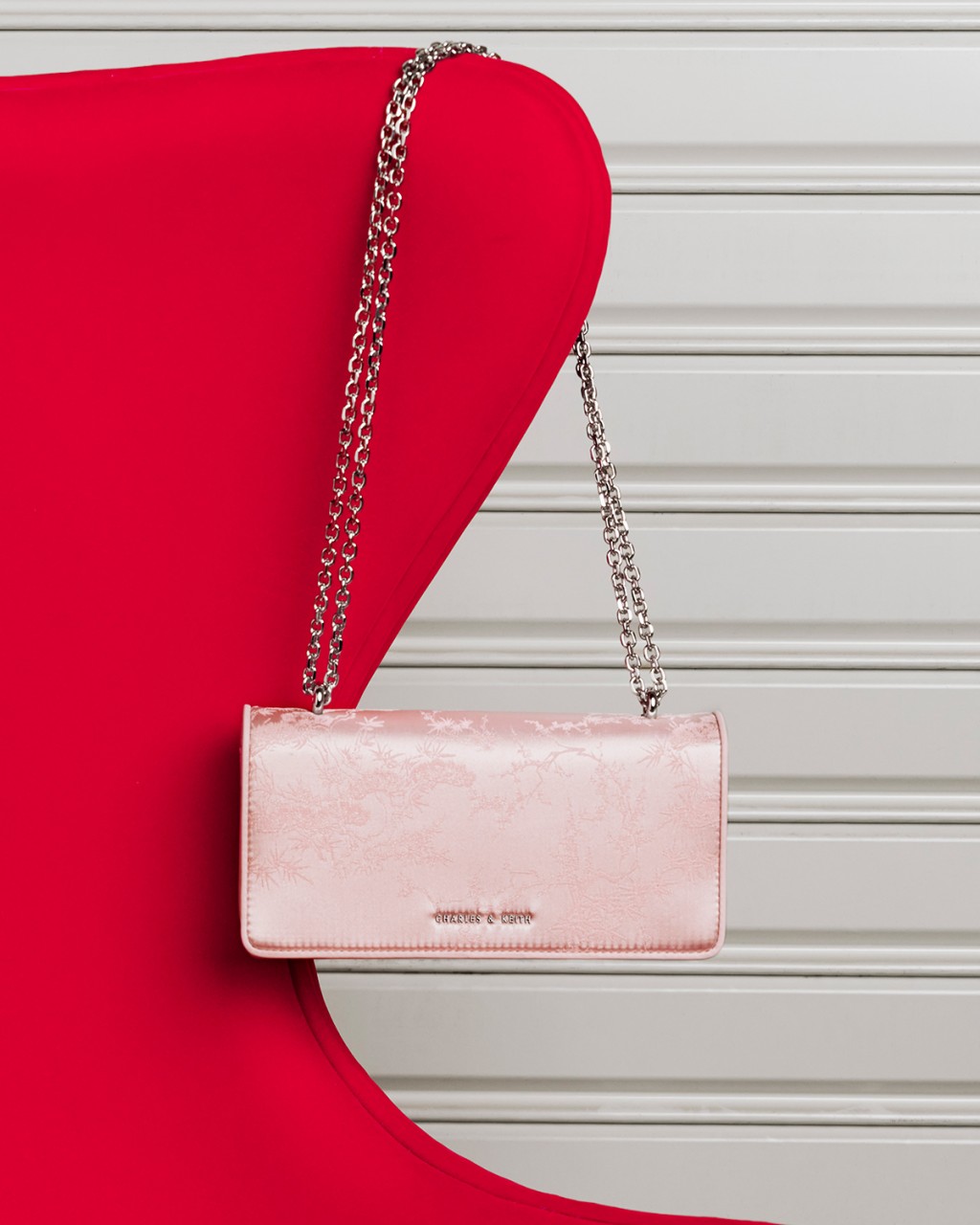 春節系列Paffuto緞面Chain Bag/$399。 
