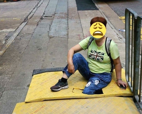 女途人跌倒受傷。元朗生活誌圖片