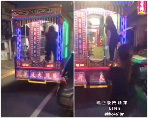 花車上一名女子拿著咪向一名姓黃男子廣播追債。網圖