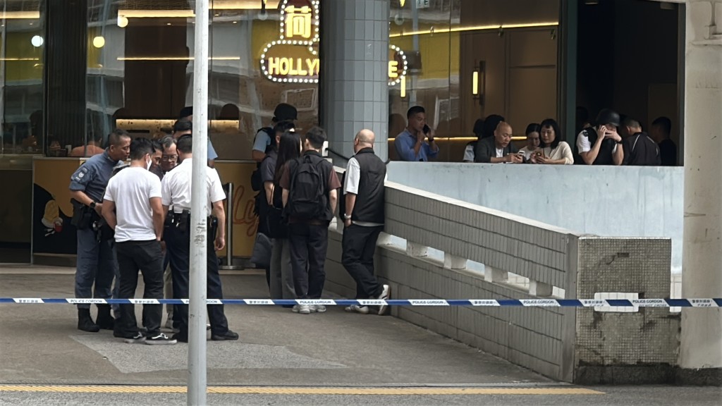 大批探員在柴灣環翠商場調查。劉漢權攝