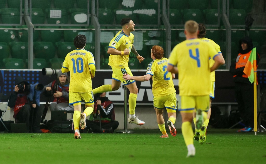 乌克兰以2：0击败冰岛。路透社