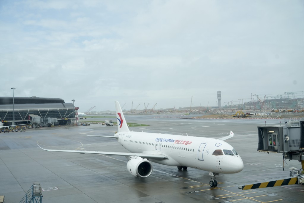 今次是C919国产大型客机首次执飞跨境商业包机。刘骏轩摄