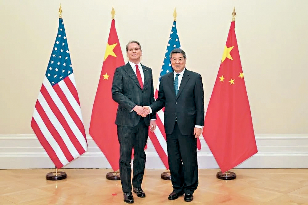 美财长贝森特与中国副总理何立峰在巴黎会晤。