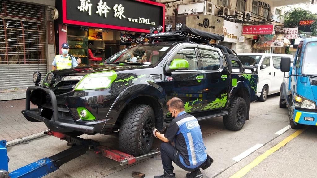 警方拖走15輛對交通造成嚴重阻塞的車輛。圖:警方提供