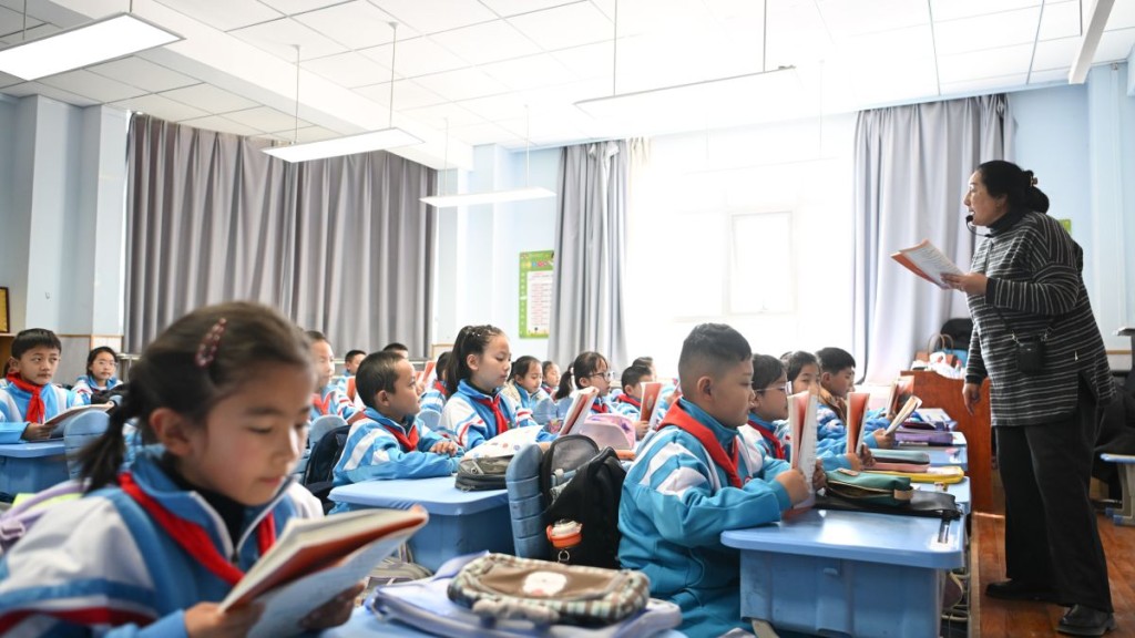 内地将加快普及中小学生AI教育。中新社