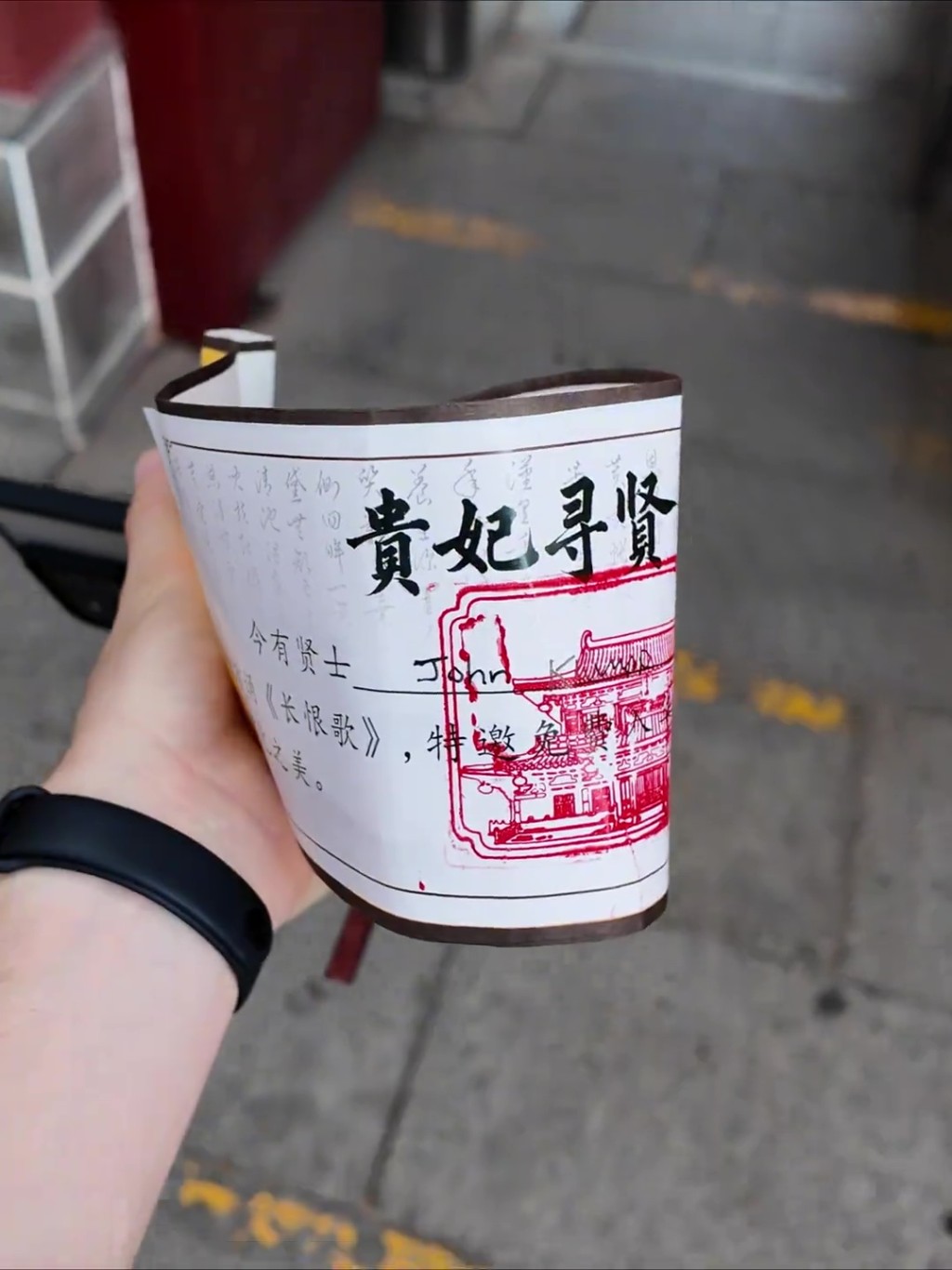 美90后学霸流利背诵《长恨歌》《观沧海》等古诗,成功挑战中国多个景点免票入场。 抖音 美90后学霸流利背诵《长恨歌》《观沧海》等古诗,成功挑战中国多个景点免票入场。 抖音