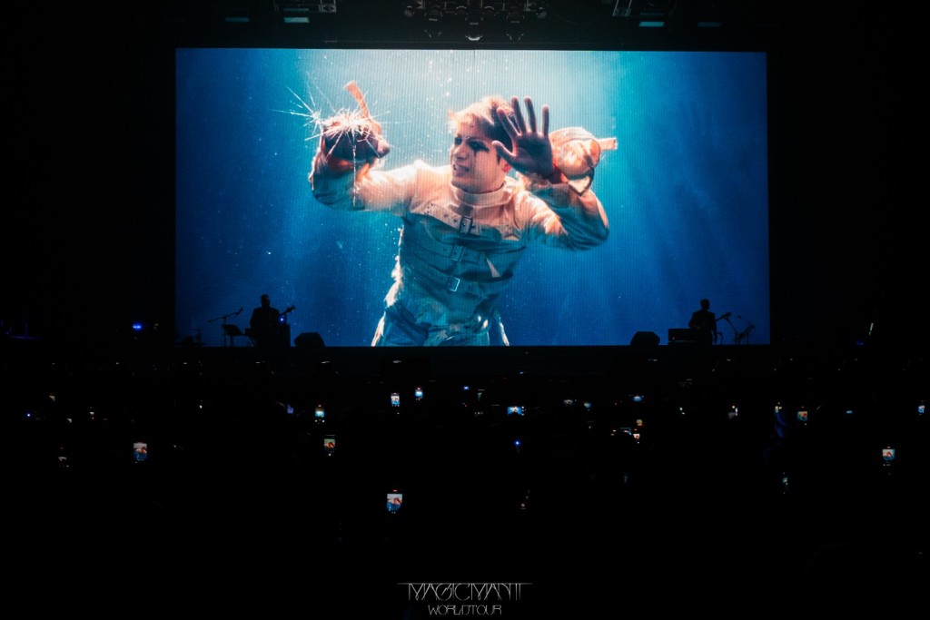 王嘉爾巡唱馬尼拉站全場爆滿,他包辦統籌兼總監。 王嘉爾巡唱馬尼拉站全場爆滿,他包辦統籌兼總監。