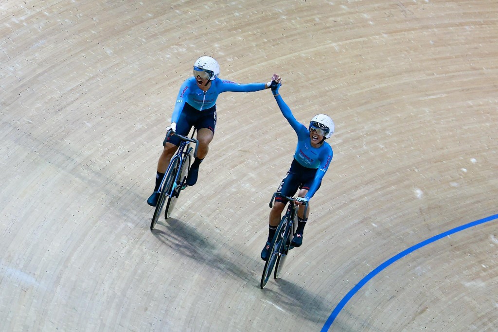 李思穎和梁穎儀奪得場地自行車女子麥迪遜賽金牌。羅淑佩fb 李思穎和梁穎儀奪得場地自行車女子麥迪遜賽金牌。羅淑佩fb