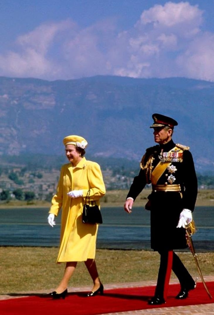70年代英國經濟動盪，英女皇繼續其外訪工作，到多個歐洲國家和英國海外屬地。