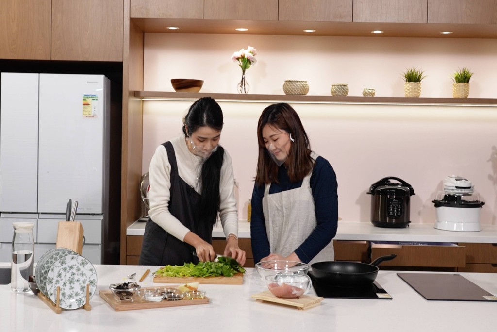 芹菜大部分的營養都集中在葉部。 芹菜大部分的營養都集中在葉部。