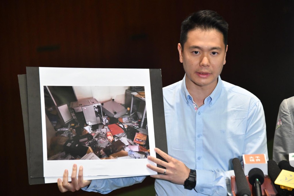 民建聯表示,有多名議員的辦事處遭受破壞及縱火,街站亦受到滋擾。