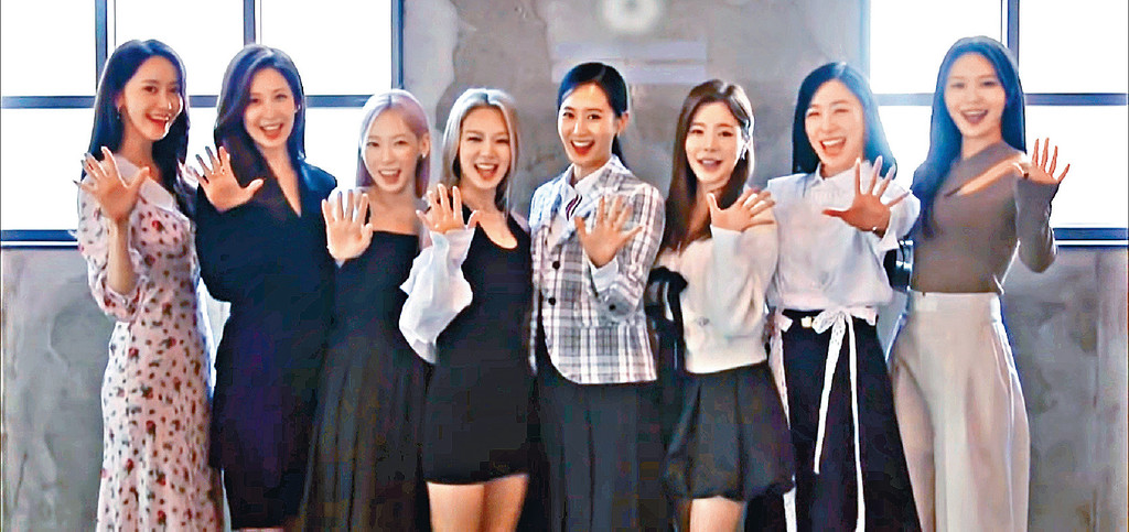 ■少女時代8位成員上年8月曾合體接受節目訪問。