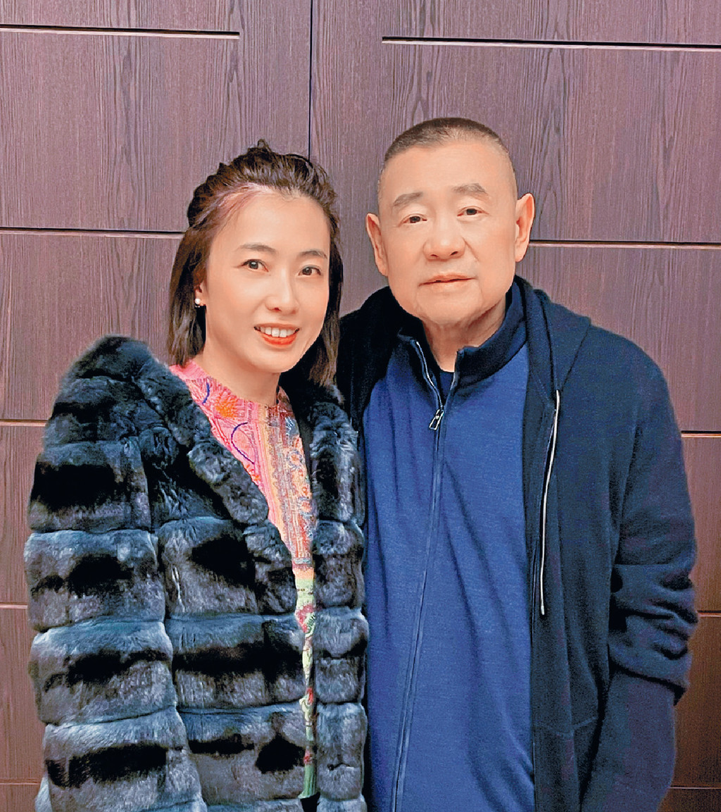 ■劉鑾雄和太太甘比有影皆雙。