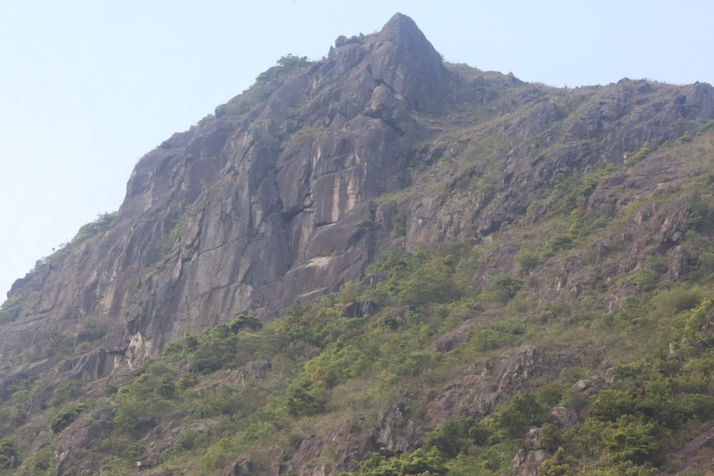 飛鵝山自殺崖。