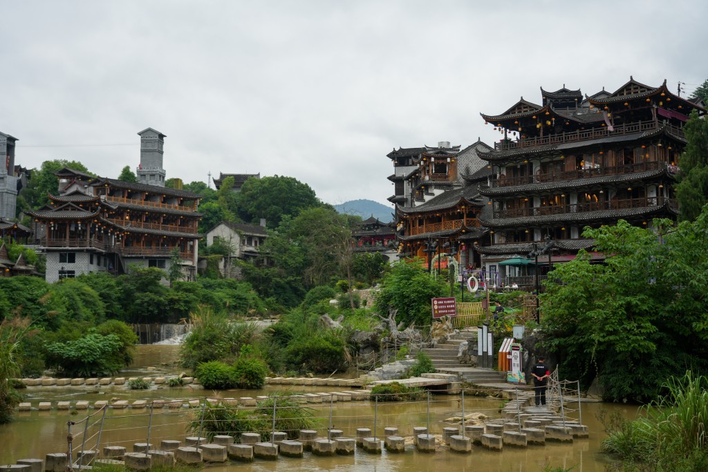 湘西四大名鎮之一、擁有超過2000年歷史的芙蓉鎮，素有「小江南」美譽