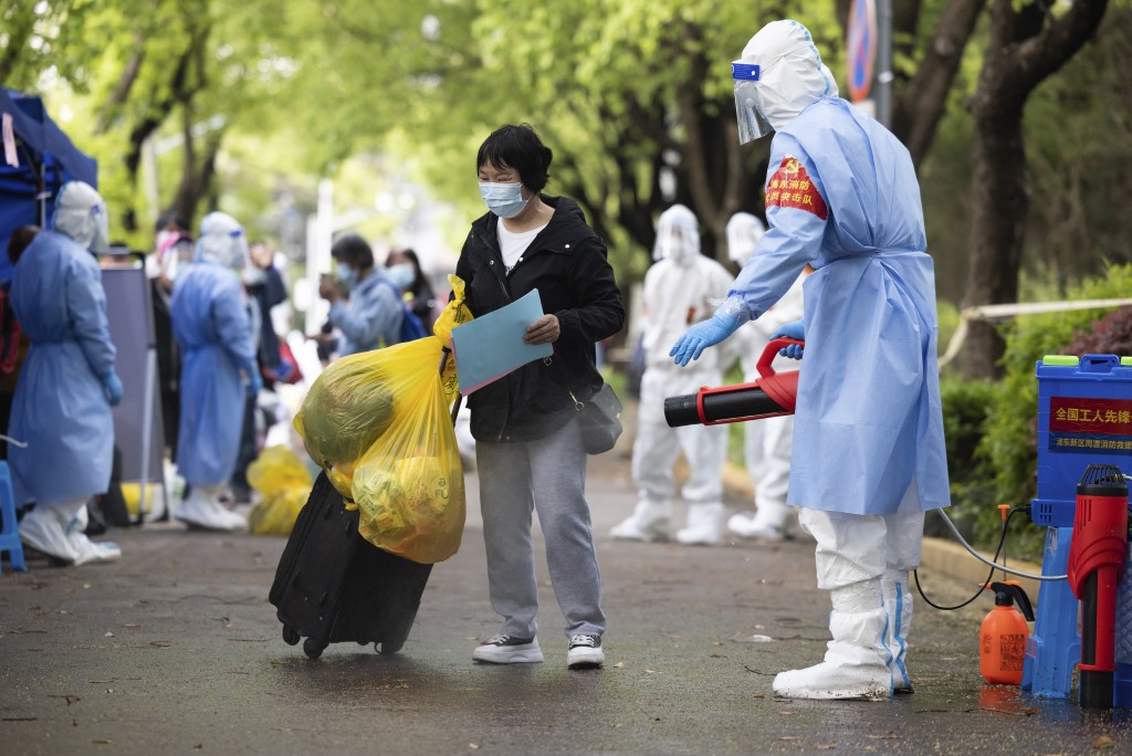 上海疫情持續回落。AP圖片