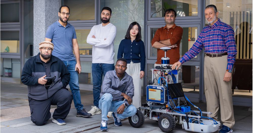 研究團隊先利用無人機對橋樑進行「目視檢查」，再通過其研發的「智慧橋面高效檢測模型」處理所得數據。理大提供