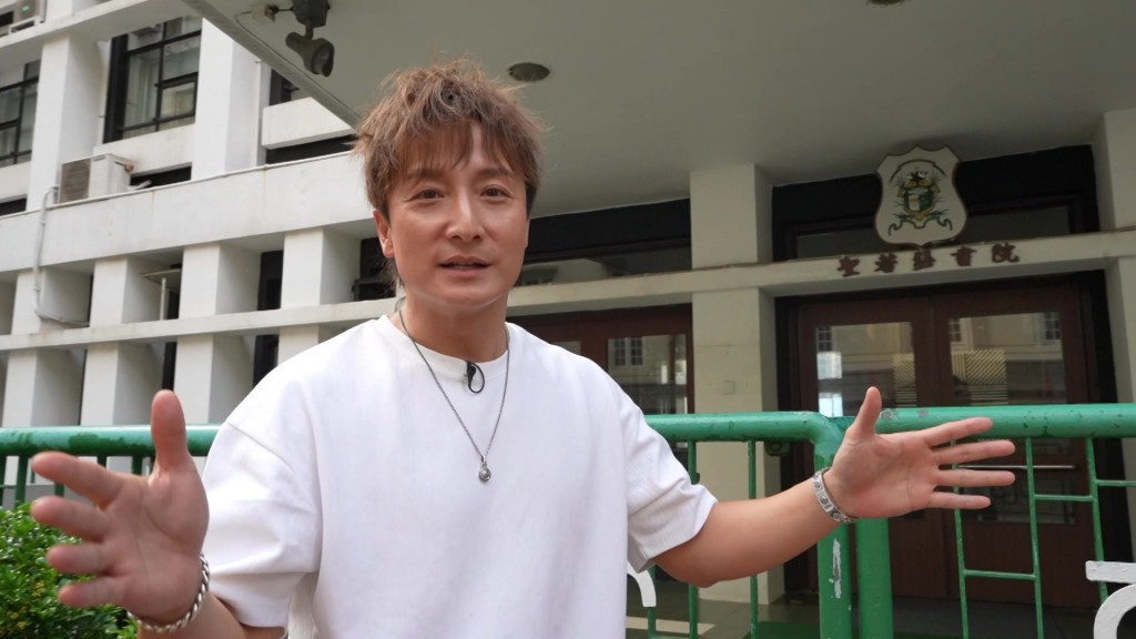方力申在節目中重返母校聖若瑟書院。 方力申在節目中重返母校聖若瑟書院。