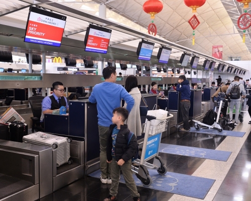 中華航空今日有6班來往香港台灣航班取消。資料圖片