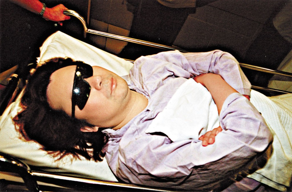 2002年蔡楓華表示失竊，送院檢查時仍帶墨鏡。