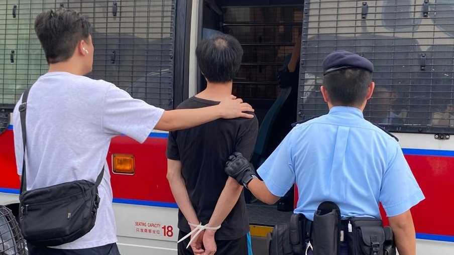 警夥入境處打擊深水埗黑工偷渡客 拘12內地男女