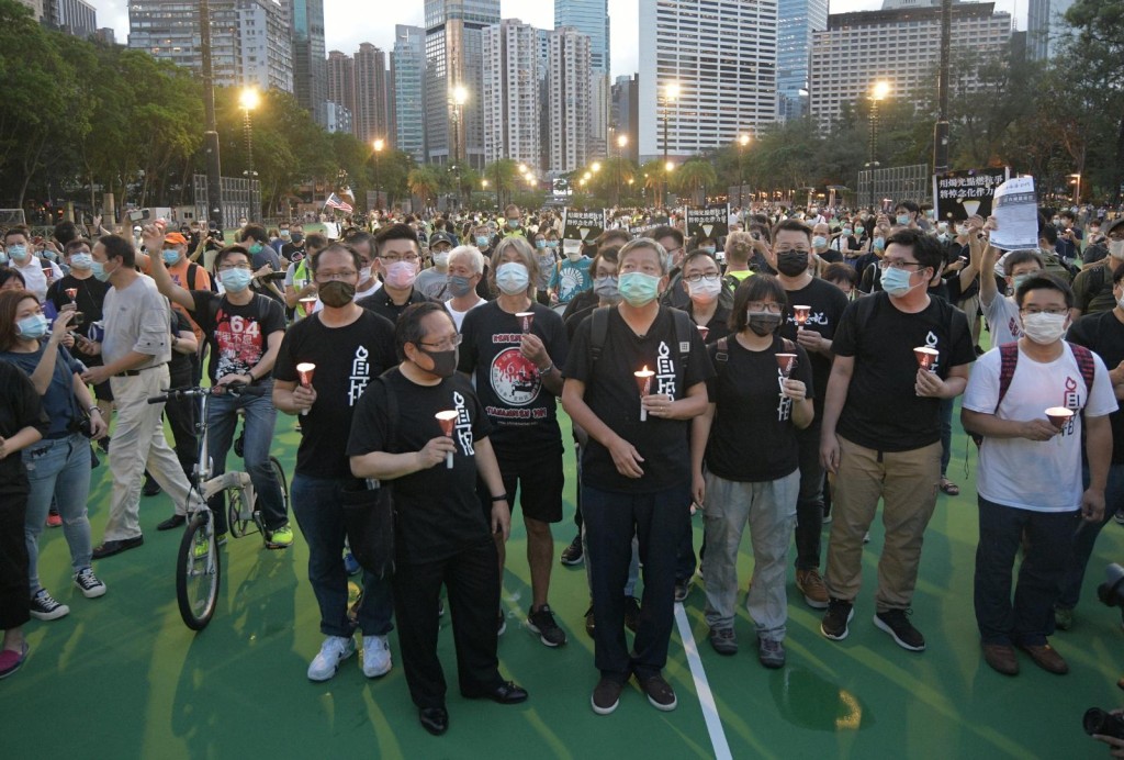 支聯會進入球場悼念六四事件