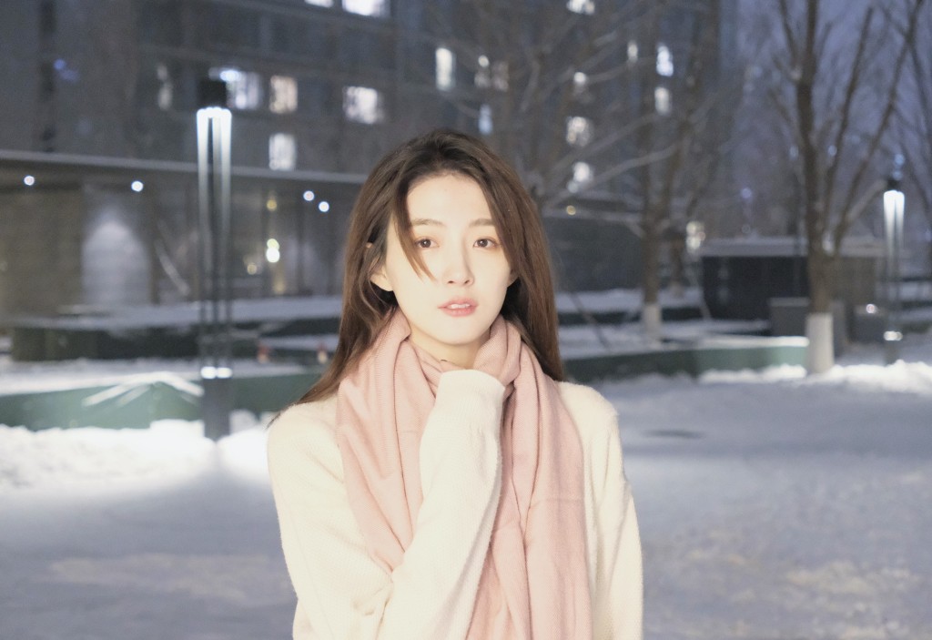 95後宋雪瑩成央視金牌體育節目《天下足球》主持人。微博@宋雪瑩